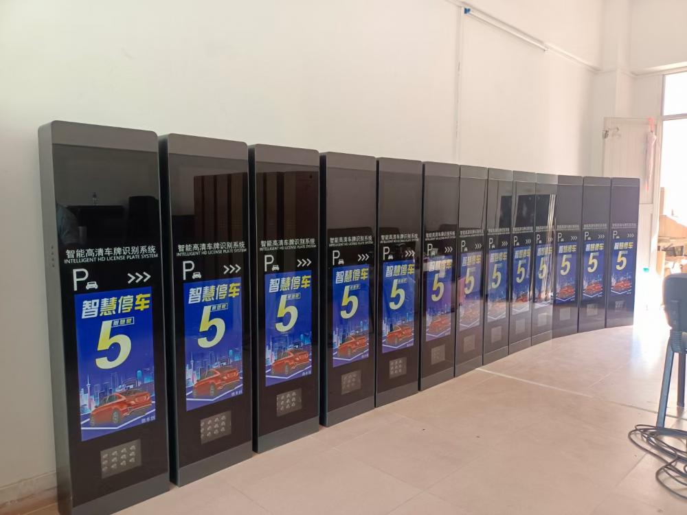 号牌识别道闸(图2) 号牌识别道闸(图2)