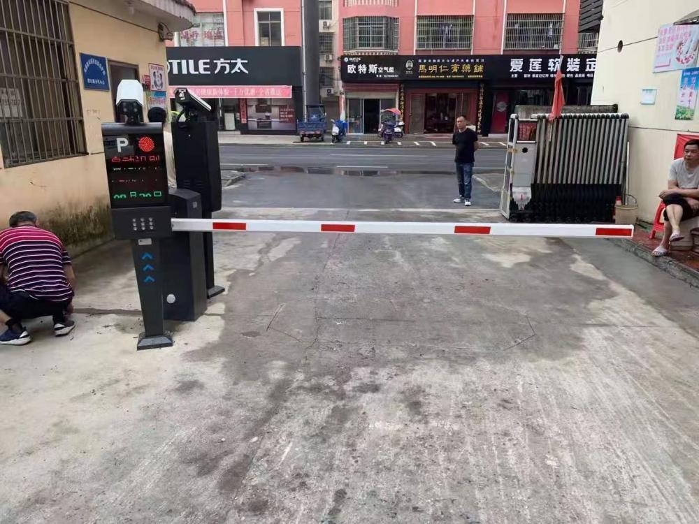 号牌识别道闸(图9) 号牌识别道闸(图9)