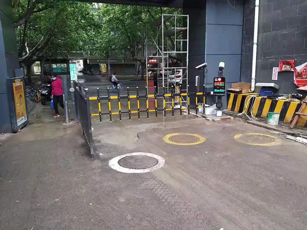 号牌识别道闸(图10) 号牌识别道闸(图10)