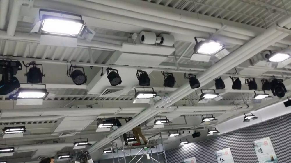 音视频会议系统、调音台、音频处理器、功率放大器、音箱、无线话筒、投影机、投影幕等(图5) 音视频会议系统、调音台、音频处理器、功率放大器、音箱、无线话筒、投影机、投影幕等(图5)