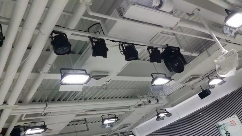 音视频会议系统、调音台、音频处理器、功率放大器、音箱、无线话筒、投影机、投影幕等(图6) 音视频会议系统、调音台、音频处理器、功率放大器、音箱、无线话筒、投影机、投影幕等(图6)