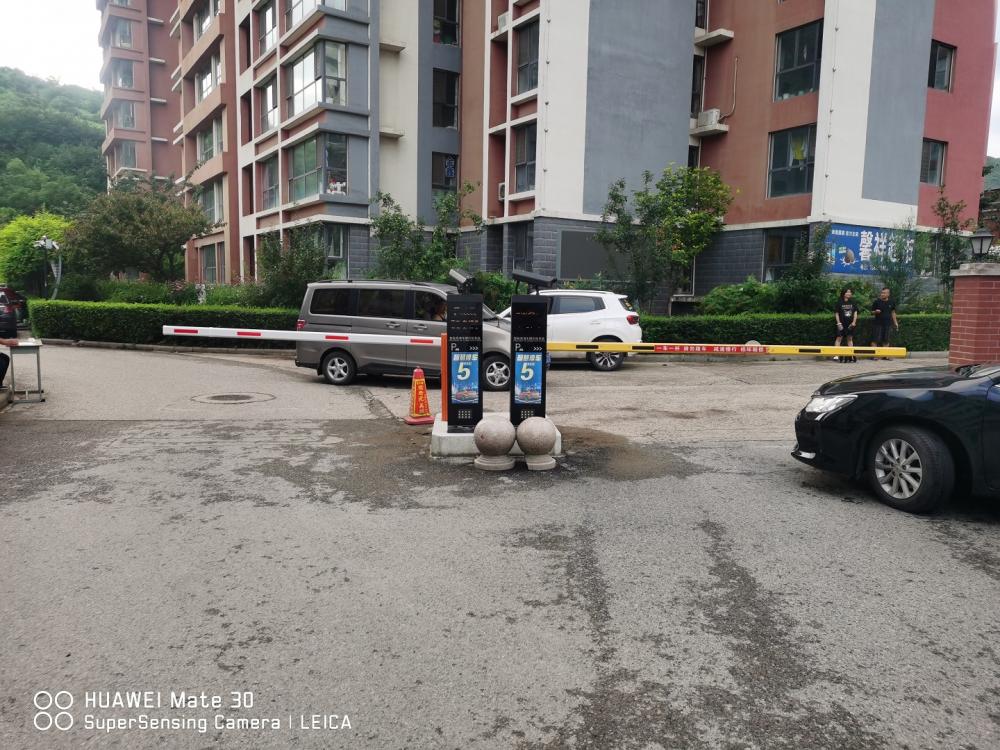 停车场管理系统安装、号牌识别、闸机、人行通道(图1)