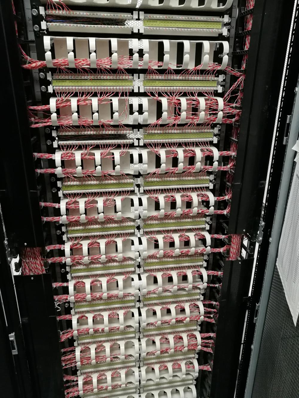 综合布线系统安装、机柜、配线架、网线、交换机、路由器、无线AP等(图4) 综合布线系统安装、机柜、配线架、网线、交换机、路由器、无线AP等(图4)