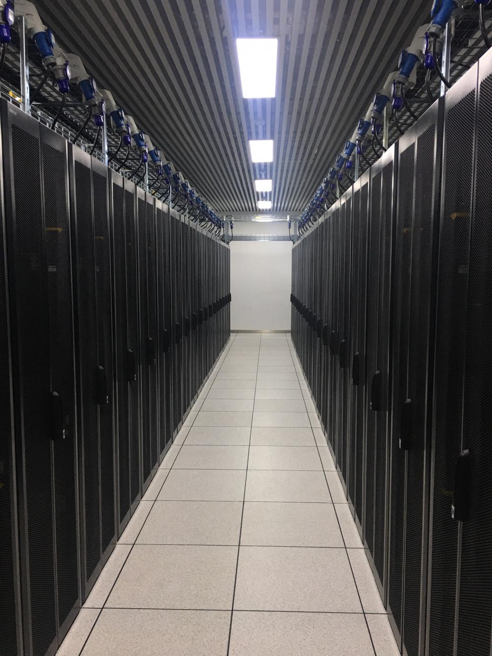 综合布线系统安装、机柜、配线架、网线、交换机、路由器、无线AP等(图1) 综合布线系统安装、机柜、配线架、网线、交换机、路由器、无线AP等(图1)