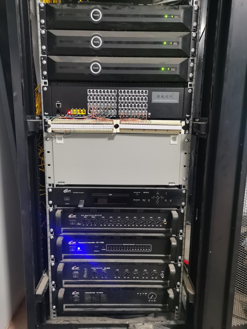 背景音乐系统安装、音频处理器、分区放大器、功率放大器、数字调谐器、喇叭等(图1)